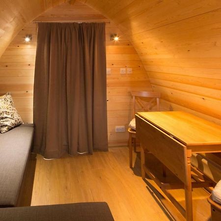Mallow Glamping Pod Челтнем Екстер'єр фото